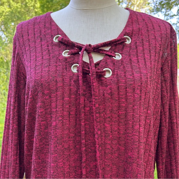 Chenault Womens Lightweight Vee Neck Sweater in
Berry/Black, Sz. XXL - Picture 2 of 14